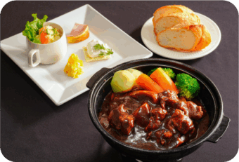 山梨の二大桜を訪ねる旅
日本三大桜のひとつ・山高神大桜と
高台に咲く一本桜・わに塚の桜