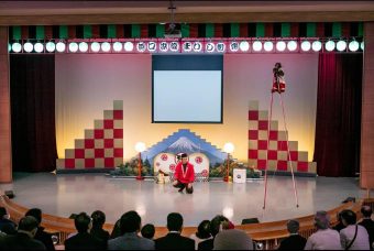 初笑い　河口湖猿まわし劇場と
フジヤマテラスで贅沢ランチビュッフェ