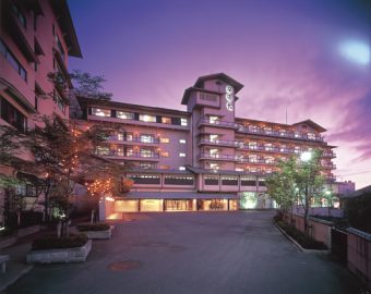 北陸の名湯・山代温泉“瑠璃光”と
金沢兼六園