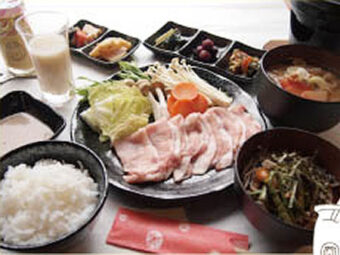 3万株のツツジ咲く信州・鶴峯公園と
信濃國一宮・諏訪大社下社秋宮