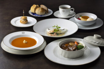 伝統の富士屋ホテル
「メインダイニング　ザ・フジヤ」で
優雅なフレンチランチ