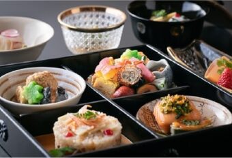 早春の京都
梅、椿の名所めぐりと
相国寺・林光院特別拝観