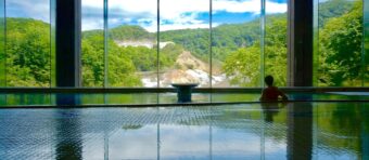 北の大地の春紀行3日間
～桜咲く札幌・小樽・湯けむり漂う早春の登別温泉～