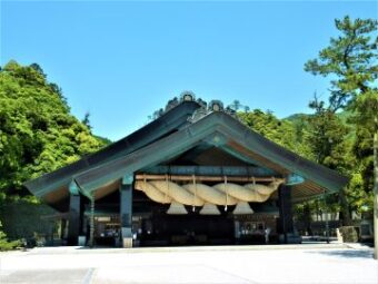 AFCツアーズ×出雲観光協会 共同企画
神話ゆかりの地を地元ガイドがご案内
神話の地・出雲 神々の足跡を訪ねる