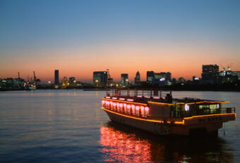 ✨風情あふれる貸切屋形船で特別な夜の宴✨
豊洲「千客万来」とチームラボプラネッツ TOKYO の幻想体験‼️