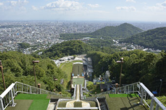 北の大地の春紀行3日間
～桜咲く札幌・小樽・湯けむり漂う早春の登別温泉～